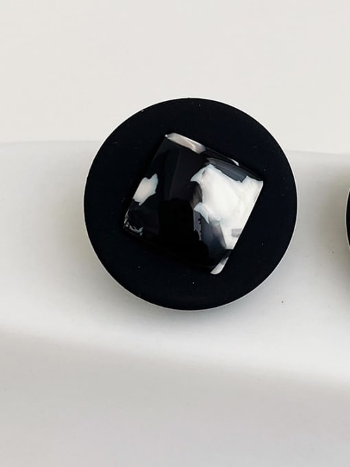 P210 black and white textured Earrings Alloy Resin Black Round Vintage Stud Earring
