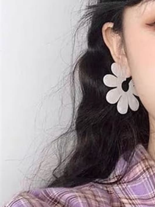White flower S925 silver needle 925 Sterling Silver Clear Acrylic Flower Vintage Earring