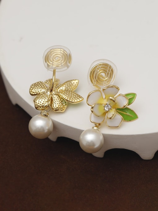 HYACINTH Brass Enamel Flower Minimalist Clip Earring 3