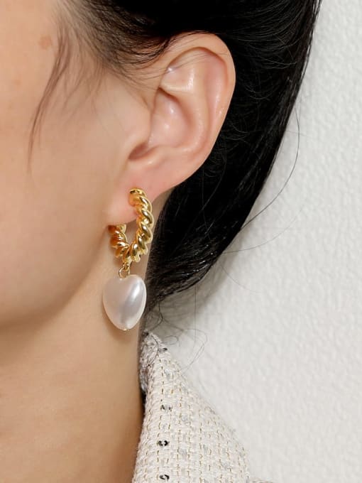 HYACINTH Brass Freshwater Pearl Heart Minimalist Drop Earring 1