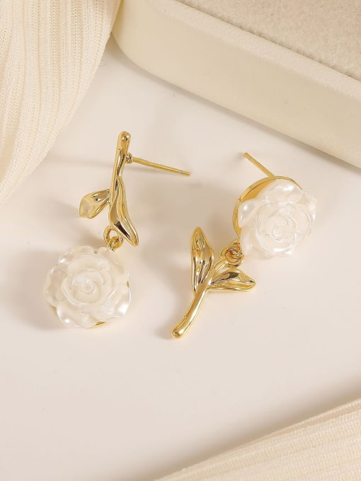 HYACINTH Brass Resin Flower Minimalist Stud Earring 2