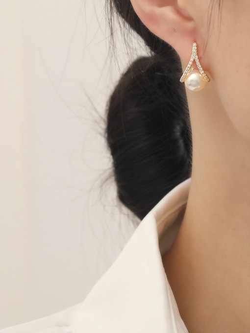 HYACINTH Brass Cubic Zirconia Geometric Minimalist Stud Earring 1