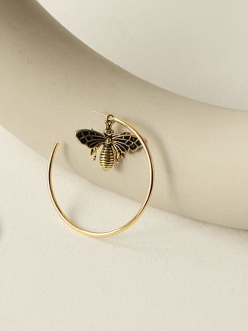 ACCA Alloy Butterfly Vintage Huggie Earring 1