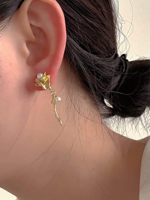 ZRUI Brass Freshwater Pearl Flower Dainty Stud Earring 1