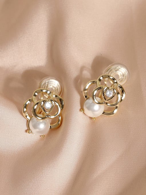 HYACINTH Brass Imitation Pearl Flower Minimalist Clip Earring 2