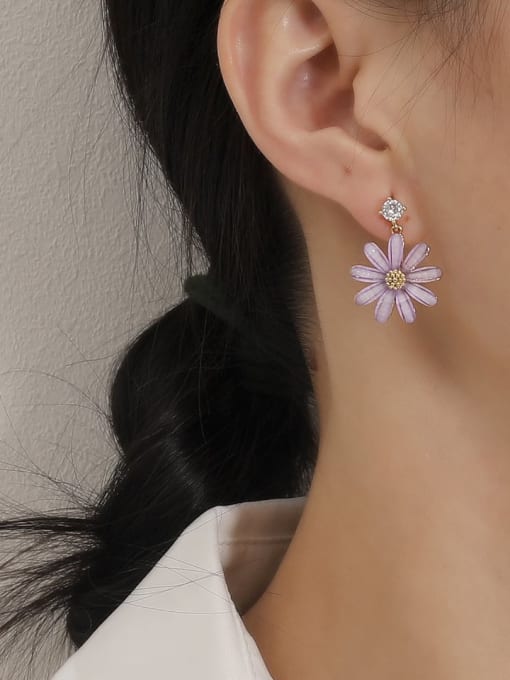 HYACINTH Brass Resin Flower Minimalist Stud Earring 1