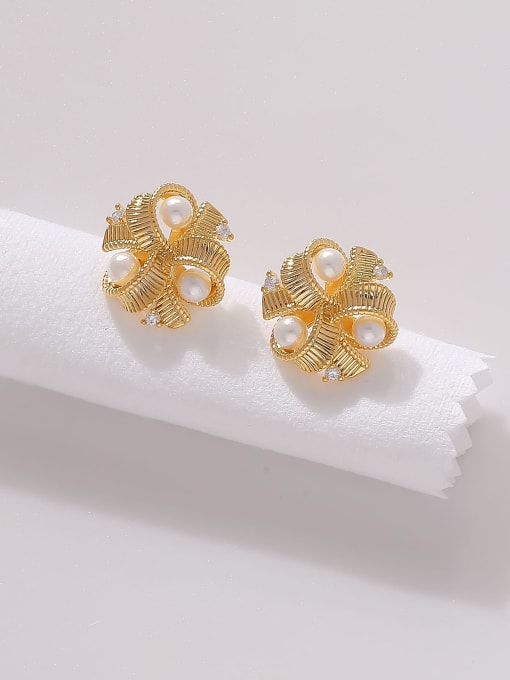 HYACINTH Brass Imitation Pearl Flower Vintage Stud Earring