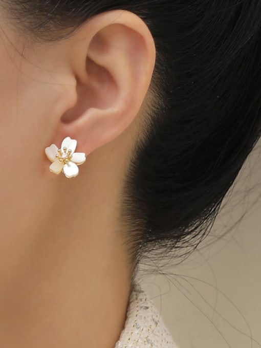 HYACINTH Brass Shell Flower Minimalist Clip Earring 1