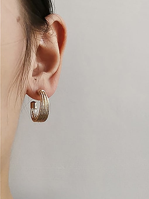 HYACINTH Brass Weave Minimalist Stud Earring 2