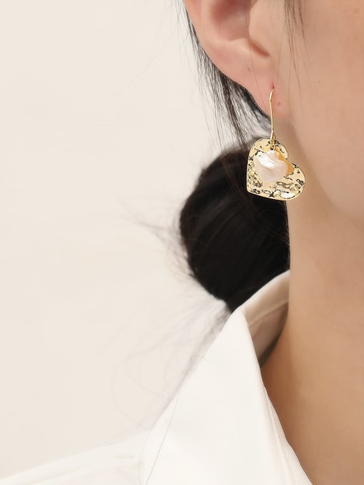 HYACINTH Brass Shell Heart Minimalist Hook Earring 1