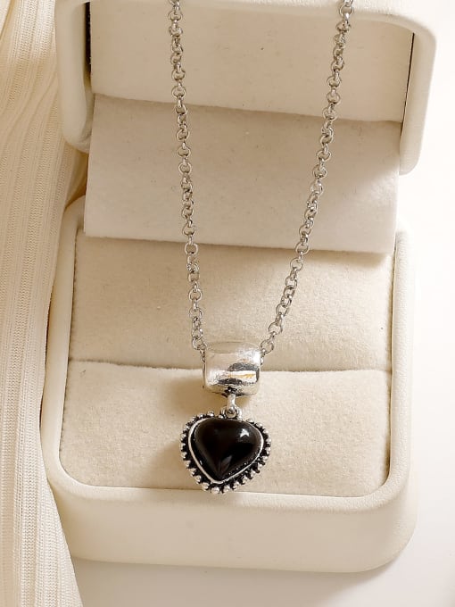 HYACINTH Brass Resin Heart Vintage Necklace 1