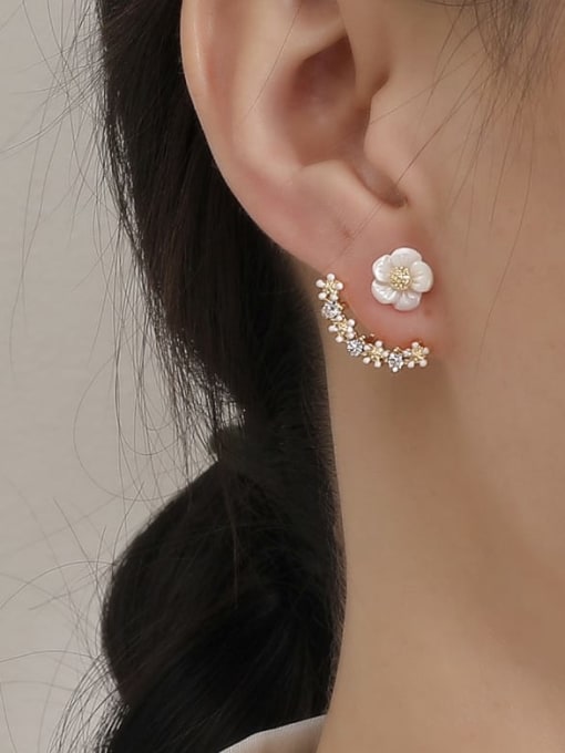 HYACINTH Brass Imitation Pearl Flower Vintage Stud Earring 1