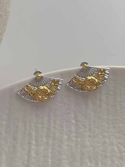 Q260 contrasting color pair earrings Brass Flower Dainty Stud Earring