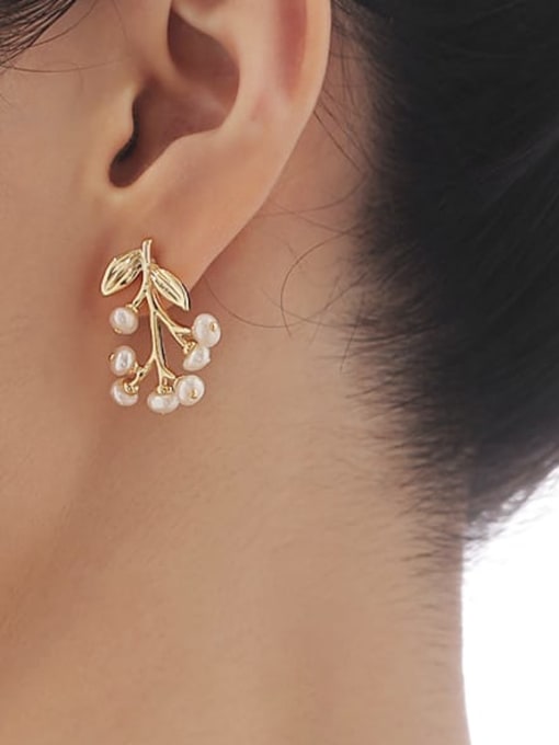 TINGS Brass Freshwater Pearl Leaf Minimalist Stud Earring 1