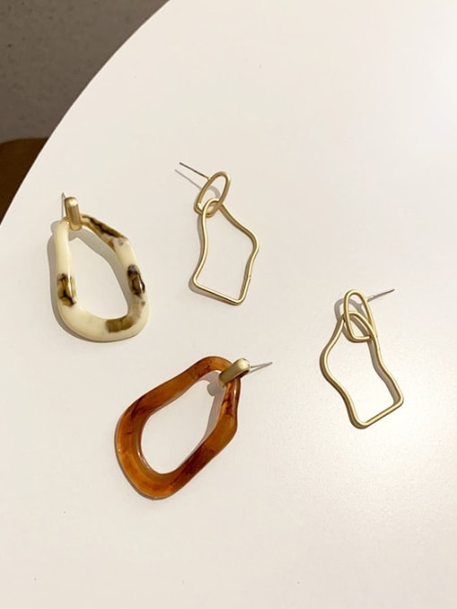 ZRUI Alloy Resin Geometric Vintage asymmetrical Drop Earring 1