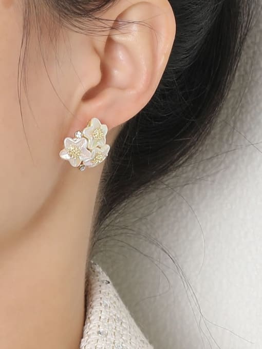 HYACINTH Brass Shell Flower Minimalist Stud Earring 1