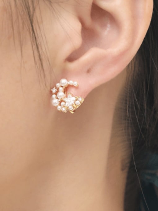 HYACINTH Brass Imitation Pearl Star Minimalist Clip Earring 1