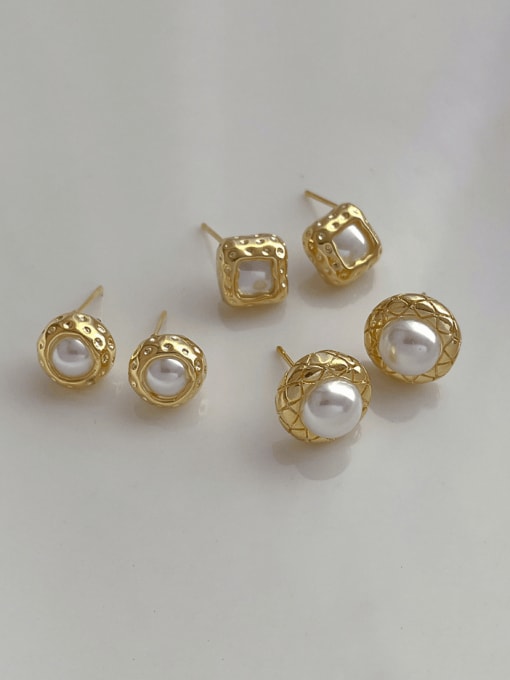 ZRUI Brass Freshwater Pearl Geometric Minimalist Stud Earring 3
