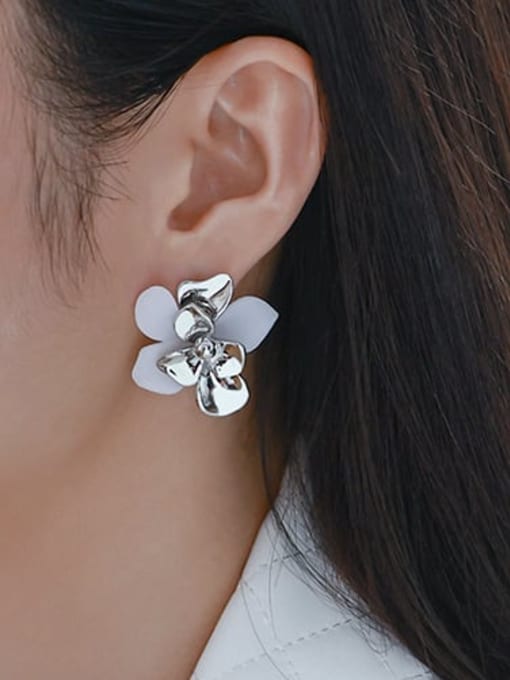 White Brass Resin Flower Vintage Stud Earring