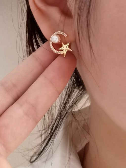 HYACINTH Brass Cubic Zirconia Heart Minimalist Stud Earring 3