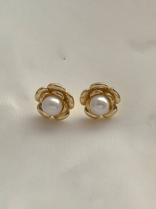 Multi layer petal pearl earrings Brass Imitation Pearl Flower Vintage Stud Earring