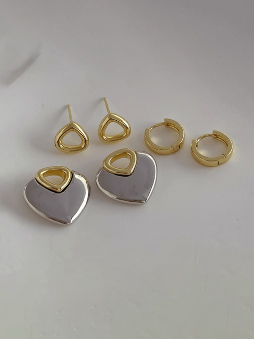 ZRUI Brass Heart Minimalist Huggie Earring 0