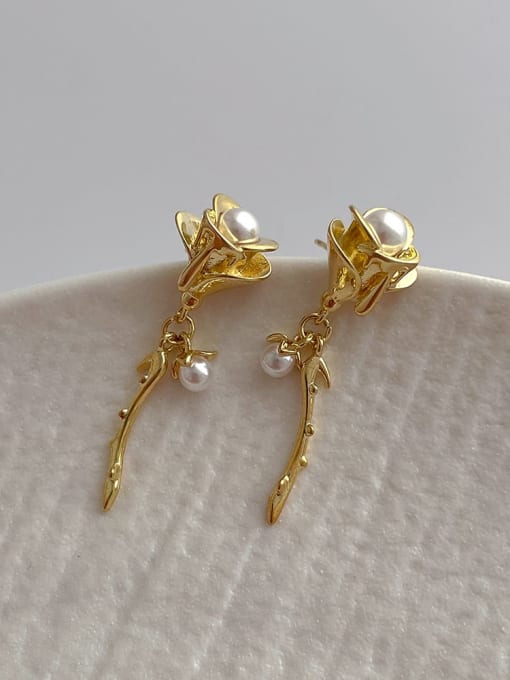 Q120 Gold Brass Freshwater Pearl Flower Dainty Stud Earring