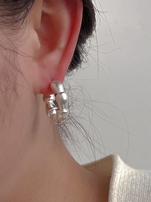 ZRUI Brass Heart Minimalist Huggie Earring 1