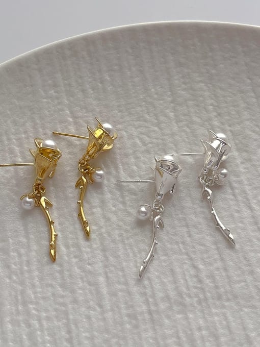 ZRUI Brass Freshwater Pearl Flower Dainty Stud Earring 2