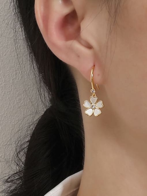 HYACINTH Brass Shell Star Minimalist Stud Earring 1