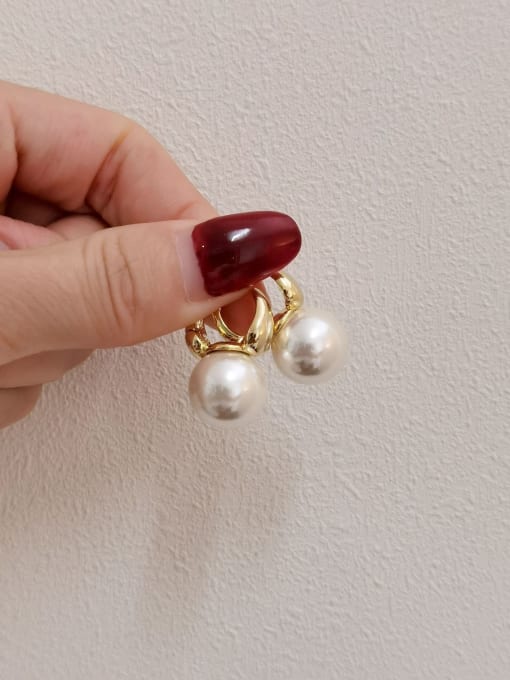 14k Gold White Pearl Brass Imitation Pearl Geometric Minimalist Huggie Earring