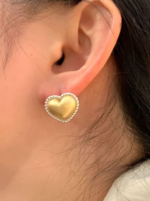 ZRUI Brass Heart Vintage Stud Earring 1