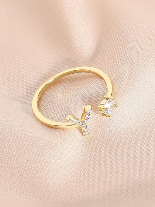 14k Gold y Brass Cubic Zirconia Letter Minimalist Band Ring