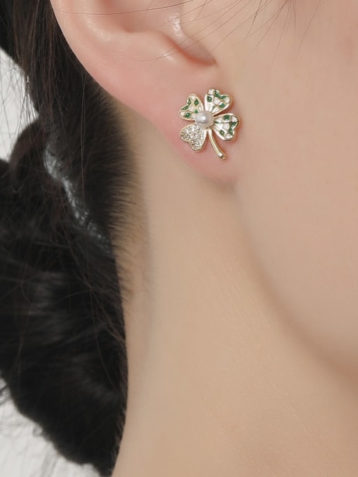 HYACINTH Brass Enamel Clover Minimalist Stud Earring 1