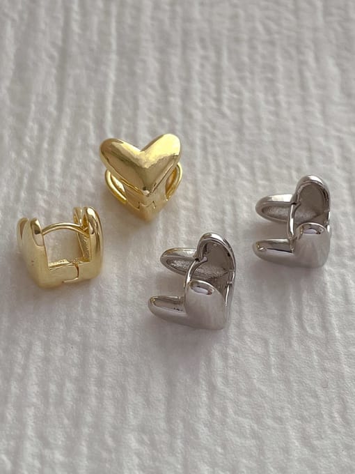 ZRUI Brass Heart Trend Huggie Earring 1