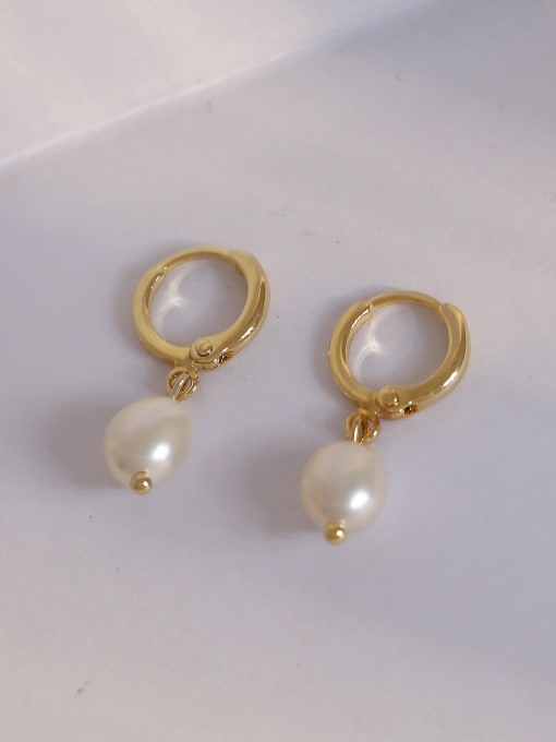 HYACINTH Brass Imitation Pearl Geometric Minimalist Huggie Earring 1