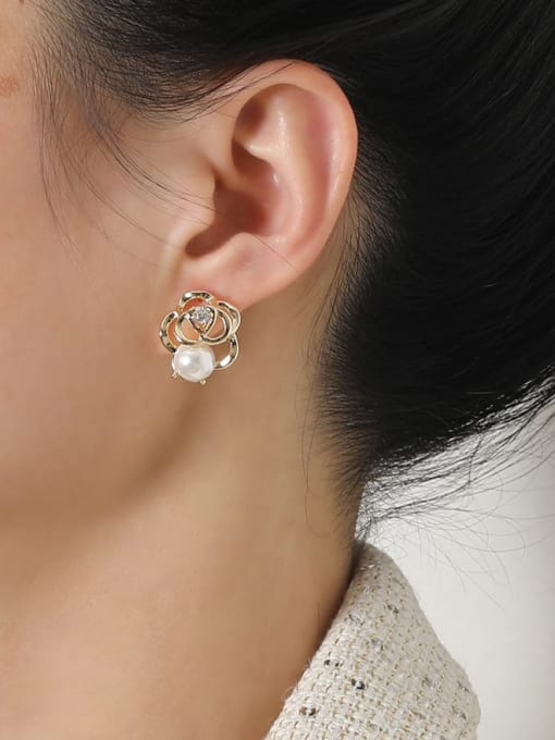 HYACINTH Brass Imitation Pearl Flower Minimalist Clip Earring 1