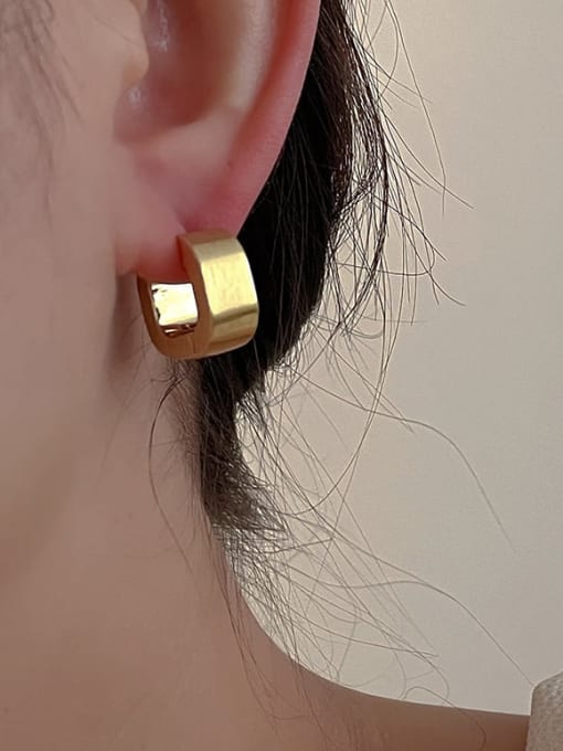 ZRUI Brass Geometric Minimalist Huggie Earring 1