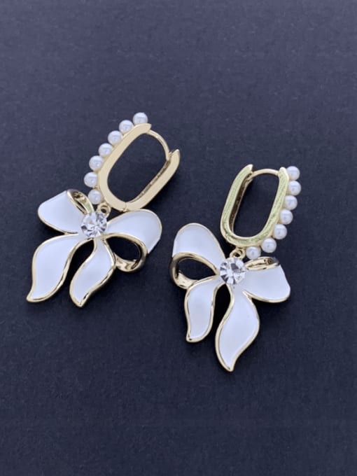 white Brass Imitation Pearl Enamel Bowknot Trend Huggie Earring