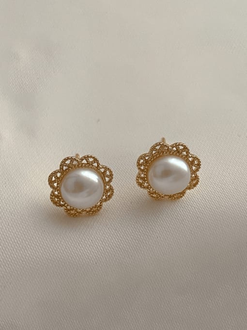 Hollow flower pearl earrings Brass Cubic Zirconia Flower Vintage Stud Earring