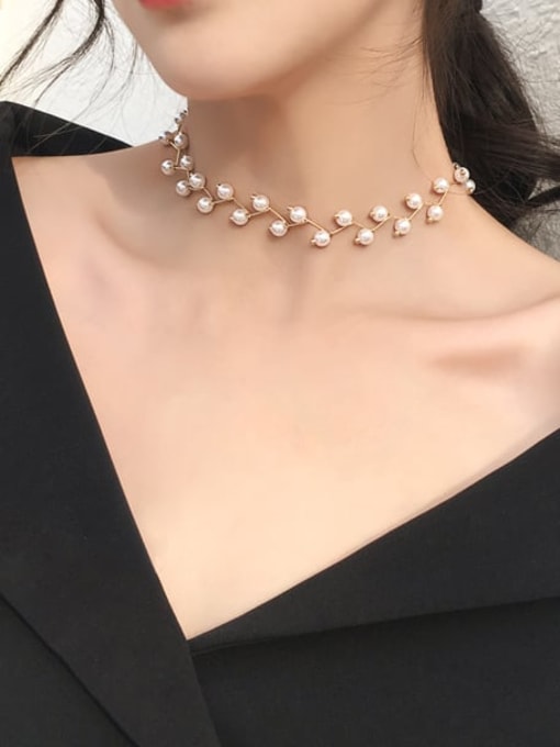 Papara Zinc Alloy Imitation Pearl White Locket Trend Choker Necklace 1