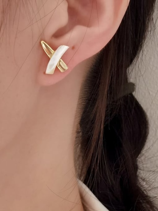 HYACINTH Brass Shell Cross Minimalist Stud Earring