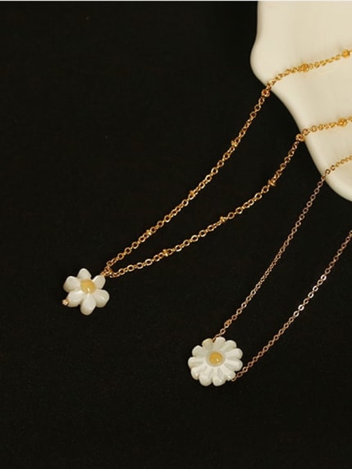 ACCA Brass Resin Flower Vintage pendant Necklace 2