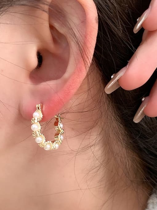 ZRUI Brass Imitation Pearl Geometric Minimalist Huggie Earring 1