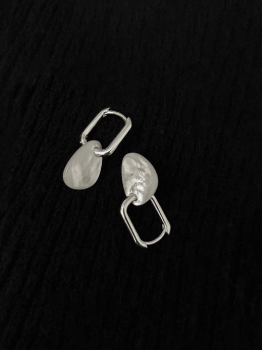 26ES43 925 Sterling Silver Shell Irregular Minimalist Huggie Earring