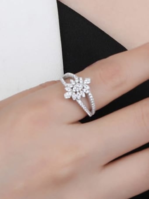 A&T Jewelry 925 Sterling Silver Cubic Zirconia Flower Luxury Band Ring 1