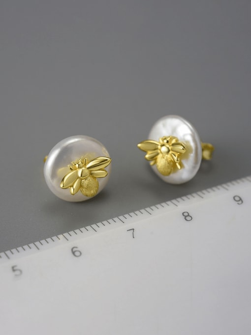 Gold LFJA0139A 925 Sterling Silver Freshwater Pearl Bee Artisan Stud Earring