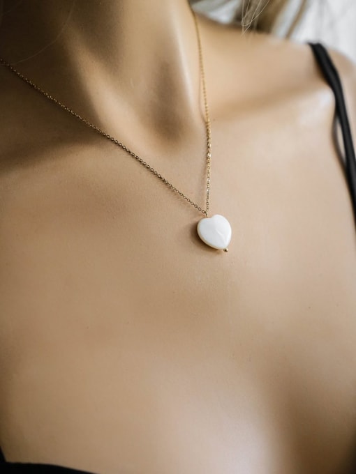 W.BEADS Titanium Steel Shell Heart Minimalist Necklace 1