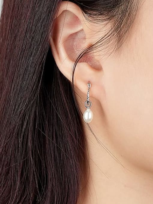 YUANFAN 925 Sterling Silver Imitation Pearl Geometric Luxury Huggie Earring 2