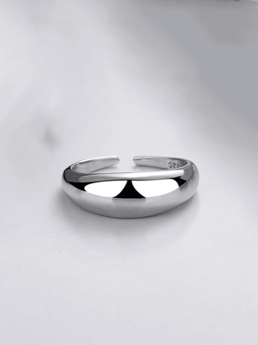 D082 Platinum 2.58 grams 925 Sterling Silver Geometric Minimalist Band Ring